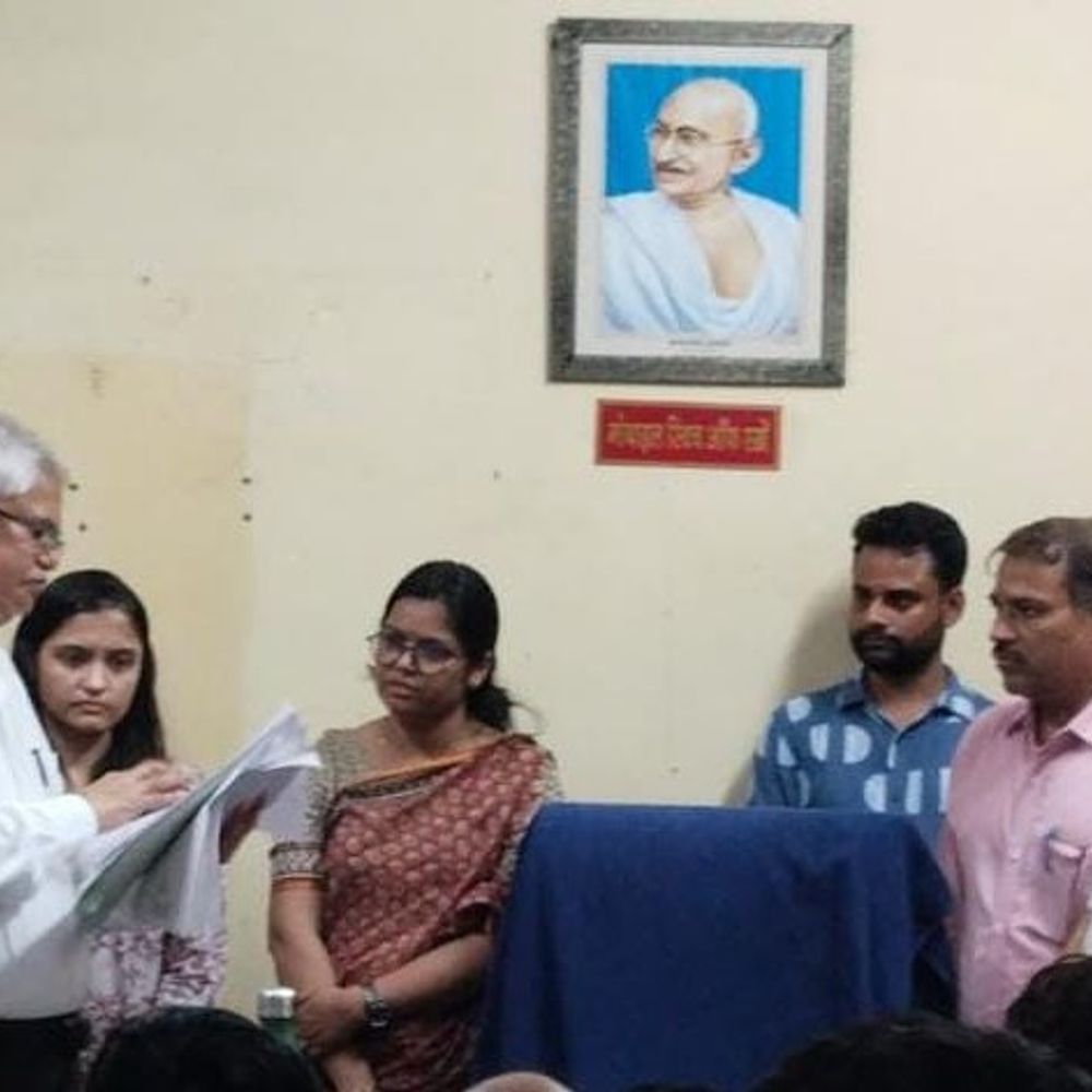 राज्य निर्वाचन आयुक्त ने लिया चुनाव की तैयारियों का जायजा:दौसा कलेक्ट्रेट पहुंचे, अफसरों को दिए व्यवस्थाएं पुख्ता रखने के निर्देश