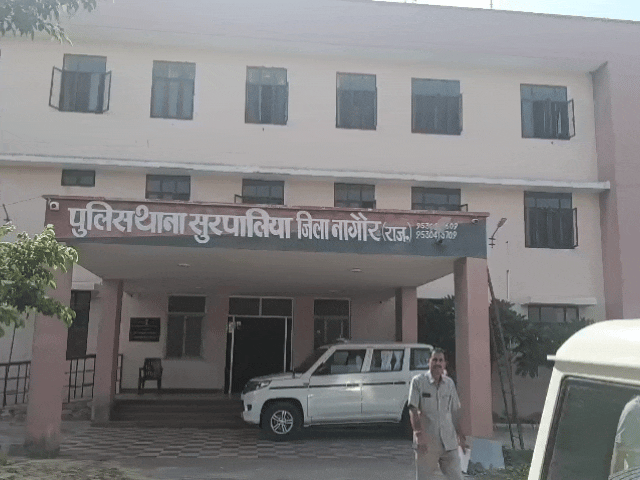 प्रेमी के पैर बांधे, फिर सिर-प्राइवेट पार्ट्स पर बरसाईं लाठियां:भाई के साथ मिलकर महिला ने हत्या की, दोनों गिरफ्तार