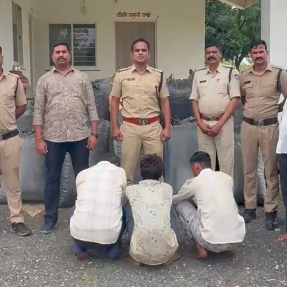 कंजार्डा पुलिस ने 4.24 क्विंटल डोडाचूरा पकड़ा:बोलेरो से हो रही थी तस्करी, 3 आरोपी गिरफ्तार; बाइक से कर रहे थे पायलटिंग