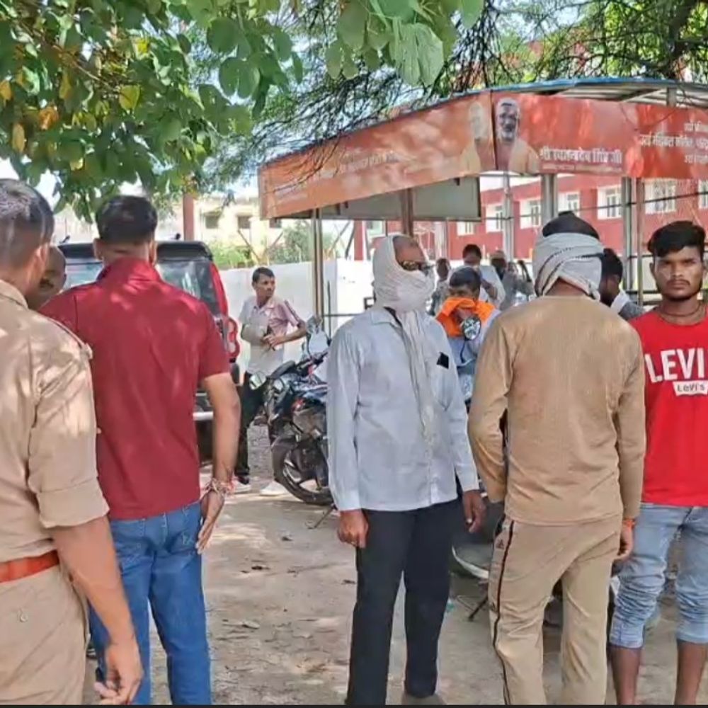 उरई में पेड़ से लटका मिला युवक का शव:पॉलिटेक्निक कॉलेज के पीछे मिला, मैदा पैकिंग मिल में करता था काम