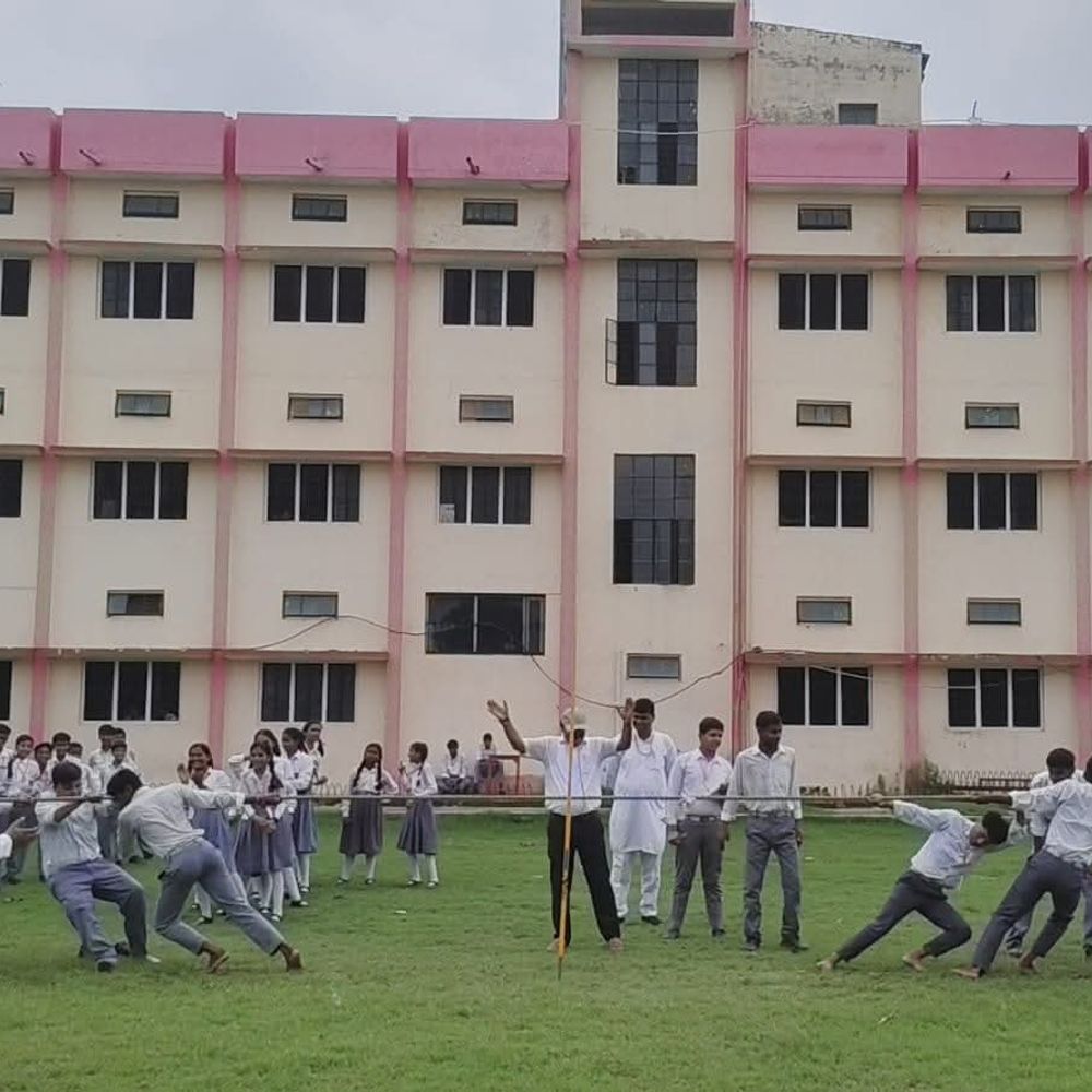 गोरखपुर में खेल दिवस मनाया:स्कूल में खेल प्रतियोगिताएं आयोजित, छात्रों ने मेजर ध्यानचंद के किस्से सुने
