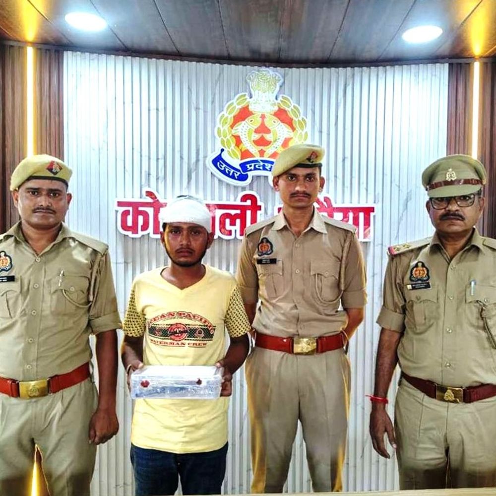 औरैया में युवक पर फायरिंग का आरोपी गिरफ्तार:तमंचा बरामद, आरोपी पर पहले भी दर्ज हैं चार मुकदमे