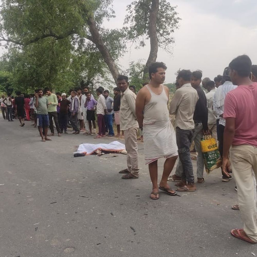 पीलीभीत में महिला को बाइक ने मारी टक्कर, मौत:सड़क पार कर रही थी, हाईवे पर लगा जाम; सुनगढ़ी में हुआ हादसा