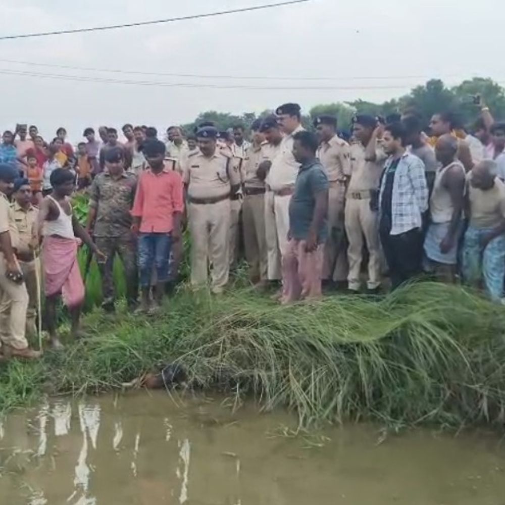3 महीने के मासूम का शव गड्ढे में मिला:बेतिया में मां के पास सो रहा था, पुलिस-डॉग एक्सपर्ट लौटे; गांव के चरवाहों की पड़ी नजर