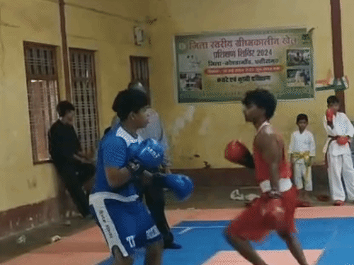 कोंडागांव में खेल दिवस पर खेलों का उत्साह:युवाओं ने टेबल टेनिस, जूडो-कराटे, तीरंदाजी में दिखाया दमखम, ध्यानचंद को दी श्रद्धांजलि