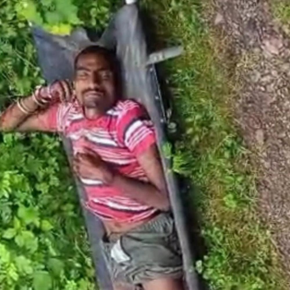 ट्रेन की चपेट में आने से युवक के पैर कटे:गंभीर हालत में मेडिकल कॉलेज में भर्ती, पुलिस पहचान करने में जुटी