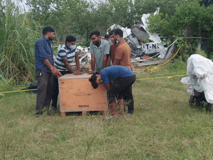 तीसरे दिन भी दुर्घनाग्रस्त-विमान की जांच, बारिश बनी मुसीबत:विमान के इंजन-पार्ट्स को सीज किया, कल कर्नाटक में अभिषेक का अंतिम संस्कार होगा