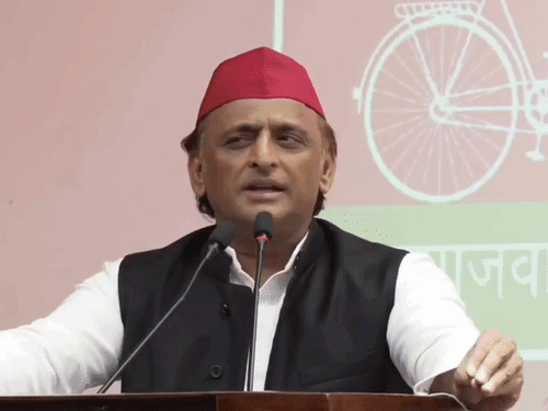 मेयर पर 'FIR' हो, फौरन जेल भेजा जाए: अखिलेश यादव:सपा प्रमुख ने लखनऊ प्रेस कॉन्फ्रेंस में कहा— बेहद बेईमान हैं मेयर उमेश गौतम