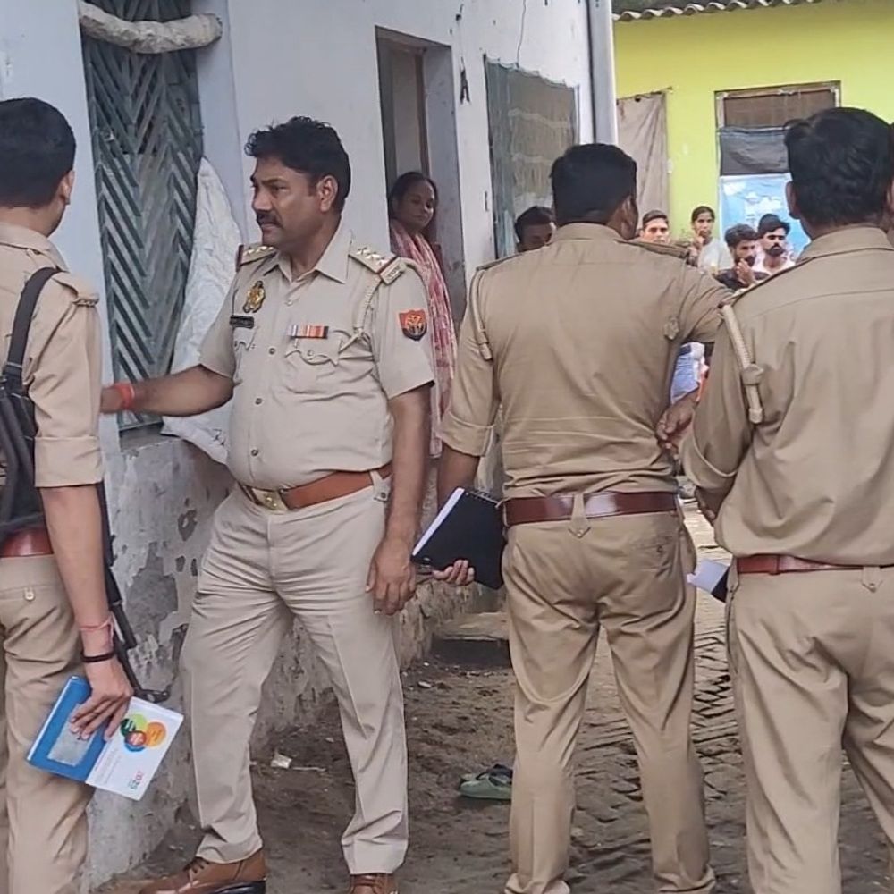 लखीमपुर में कर्मचारी आवास में महिला ने किया सुसाइड:फंदे से लटका मिला शव, 10 दिन पहले छोड़ी थी नौकरी