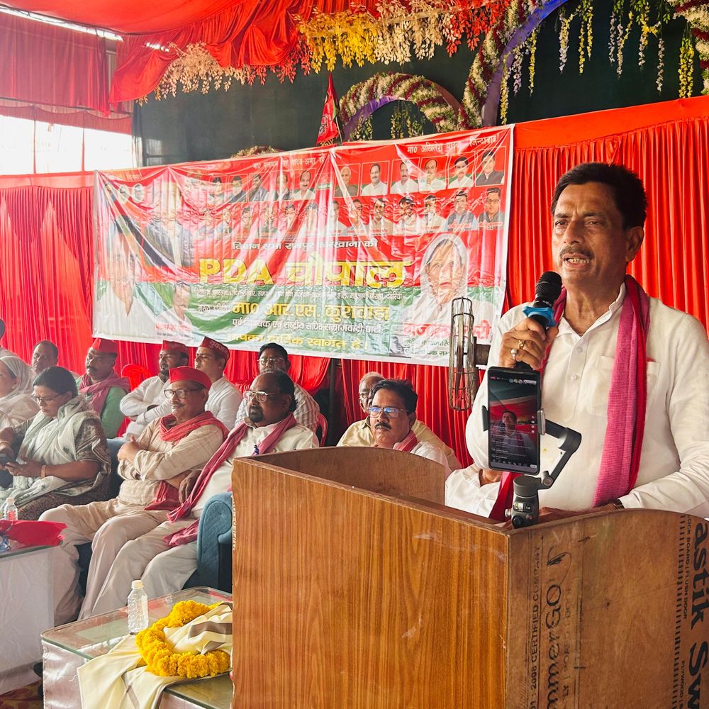 देवरिया में सपा की कुशवाहा समाज-पीडीए चौपाल:आरएस कुशवाहा बोले- बेरोजगारी-महंगाई से ध्यान भटकाने को हो रही जाति-धर्म की राजनीति