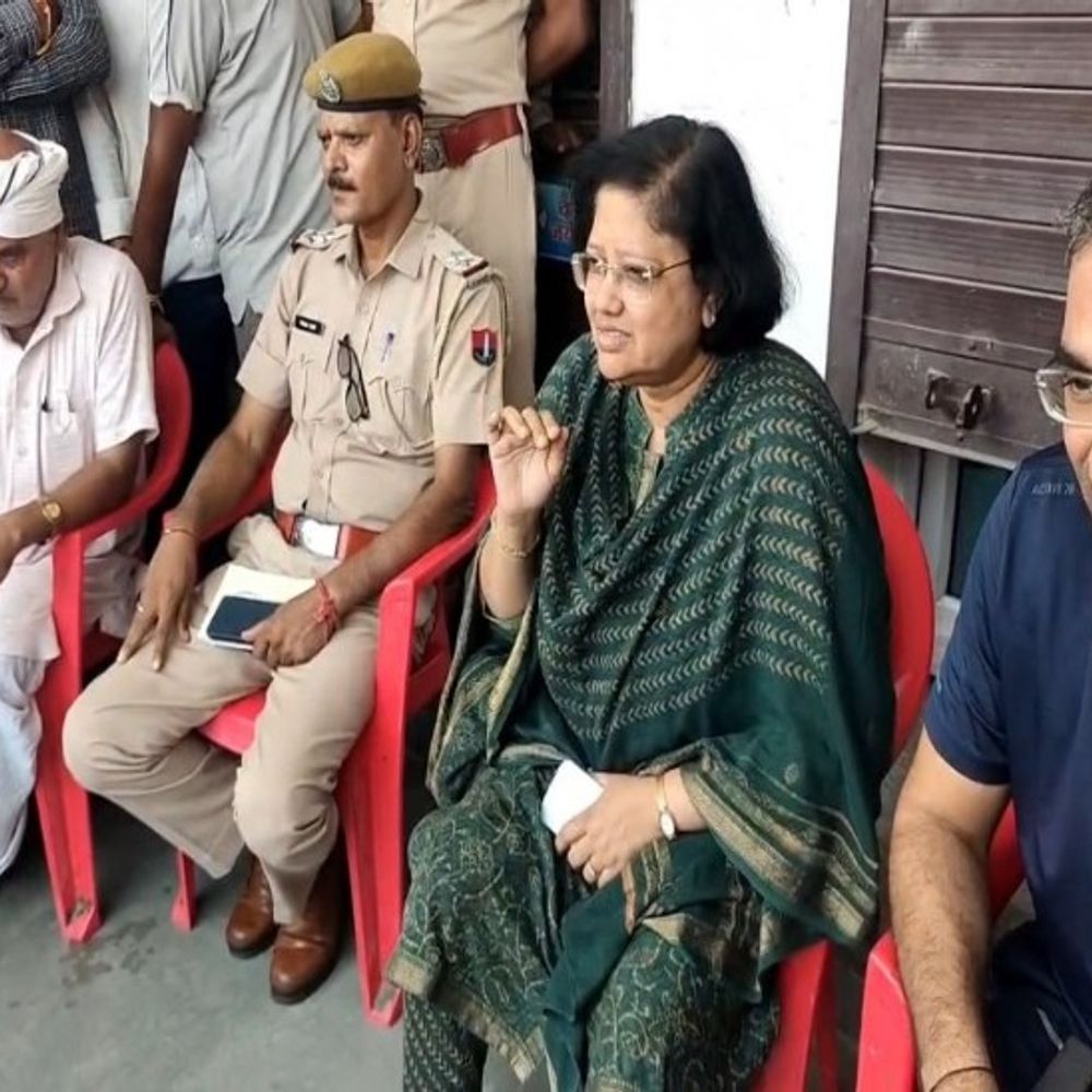 टोंक में पंचायत को नगरपरिषद में शामिल करने पर विरोध:ग्रामीणों ने मतदान बहिष्कार का ऐलान किया, समझाइश करने पहुंची SDM लौटी
