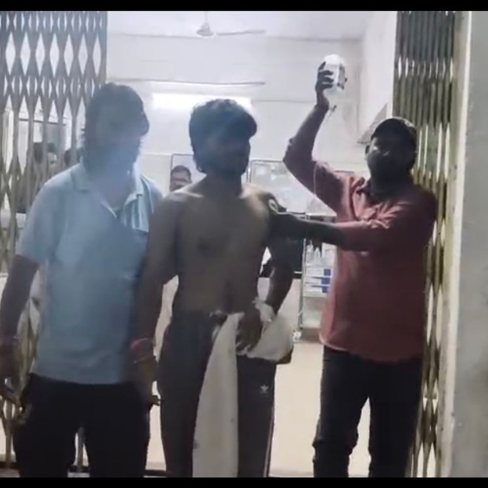 जबलपुर में सिगरेट के पैसे मांगने पर चाकूबाजी:बदमाशों ने किराना व्यापारी के पेट में घोंपा चाकू, इलाज जारी