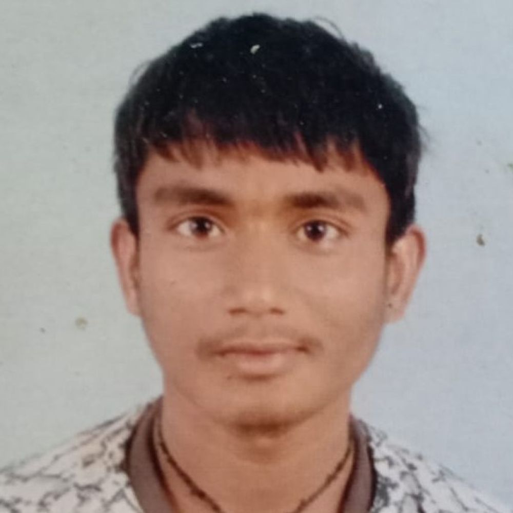 मिर्जापुर में गंगा स्नान के दौरान युवक डूबा:दोस्तों पर पानी में फेंकने का आरोप, SDRF तलाश में जुटी