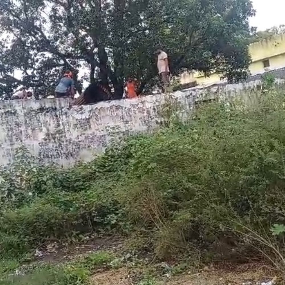 प्रशासन ने खलिहान की जमीन से अवैध कब्जा हटाया:श्रावस्ती में समादेई की मांग पर कार्रवाई, दूसरा मामला सिविल कोर्ट में विचाराधीन