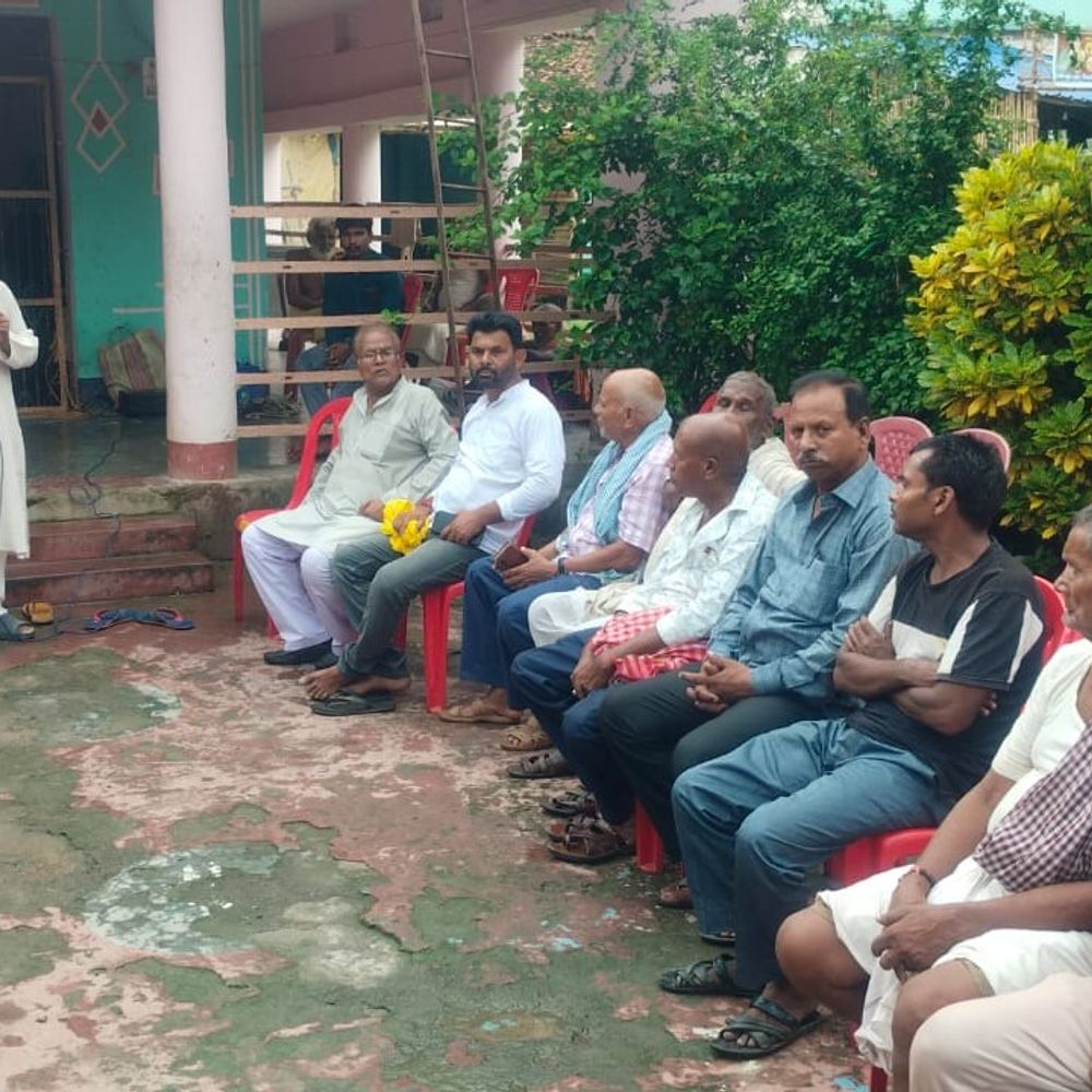पसराहा स्टेशन पर ट्रेनों के ठहराव की मांग:पूर्वोत्तर बिहार रेल उपभोक्ता संघर्ष समिति का धरना,बोले- '5 लाख आबादी को मिलेगी सुविधा'