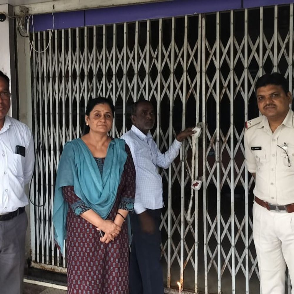 अनूपपुर में महिला की मौत के बाद अस्पताल सील:डॉक्टर की गैरमौजूदगी में इलाज, अनियमितताएं मिलने पर एक्शन