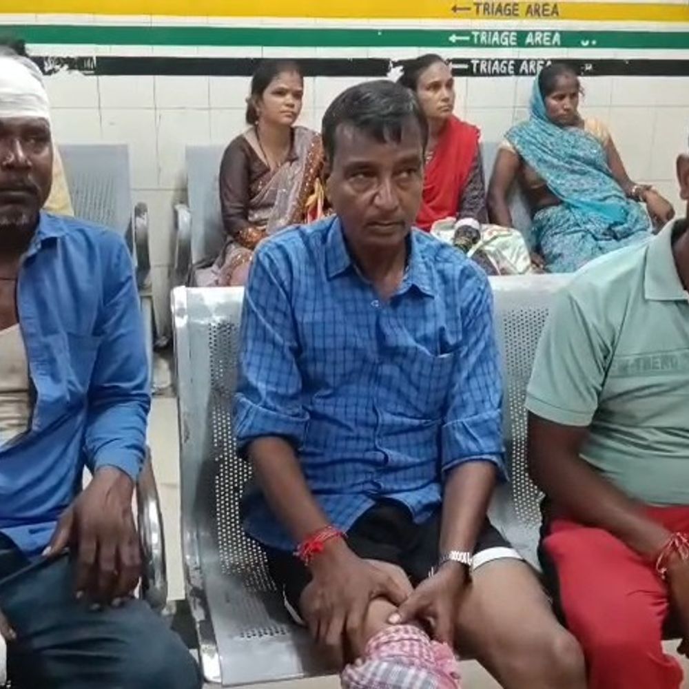 ई-रिक्शा और बाइक की भिड़ंत, युवक की मौत; 4 घायल:हालत गंभीर, उन्नाव के पुरवा मोड़ और ओहरहर मोड़ के बीच हादसा