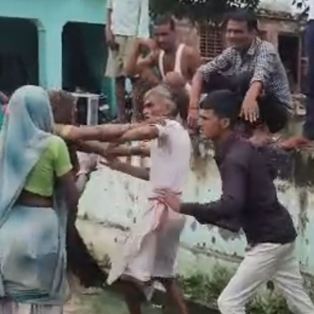 संभल में जमीन विवाद में घर में घुसकर मारपीट-पथराव, VIDEO:4 पर केस, खरीदी जमीन को ग्राम समाज की बताकर हमला, महिला घायल
