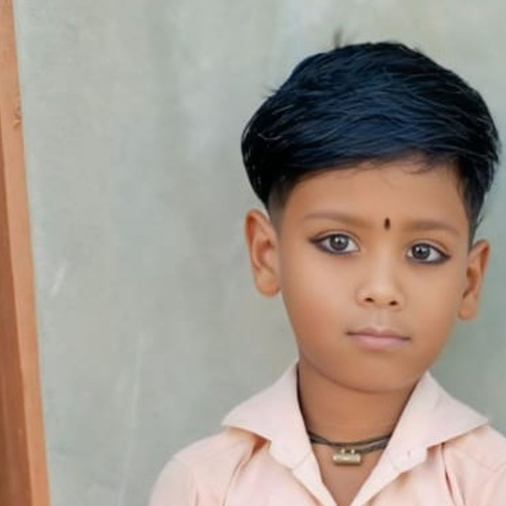 पीलीभीत में सांप के डसने से बच्चे की मौत:घर में खेलते समय पैर में काटा, पिता ने की पोस्टमार्टम की मांग