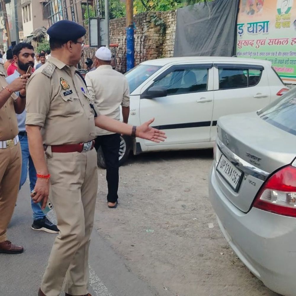 मुज़फ़्फ़रनगर में ट्रैफिक पुलिस ने सड़क किनारे से हटाया अतिक्रमण:नो-पार्किंग में खड़े 322 वाहनों के किए चालान, झांसी की रानी चौक से शिव चौक, आलू मंडी, मीनाक्षी चौक और मेरठ रोड तक कार्रवाई से हड़कंप