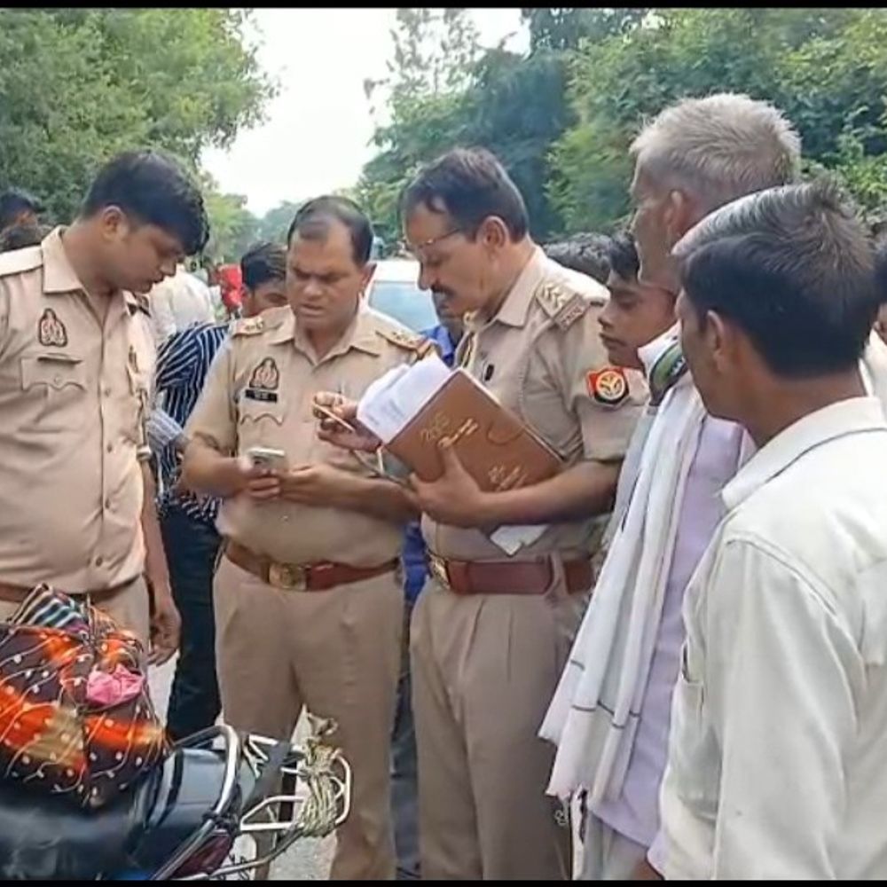 बदायूं में सड़क हादसे में युवक की मौत, 3 घायल:ऑल्टो की टक्कर से अनियंत्रित बाइक दूसरी बाइक से भिड़ी; चालक फरार