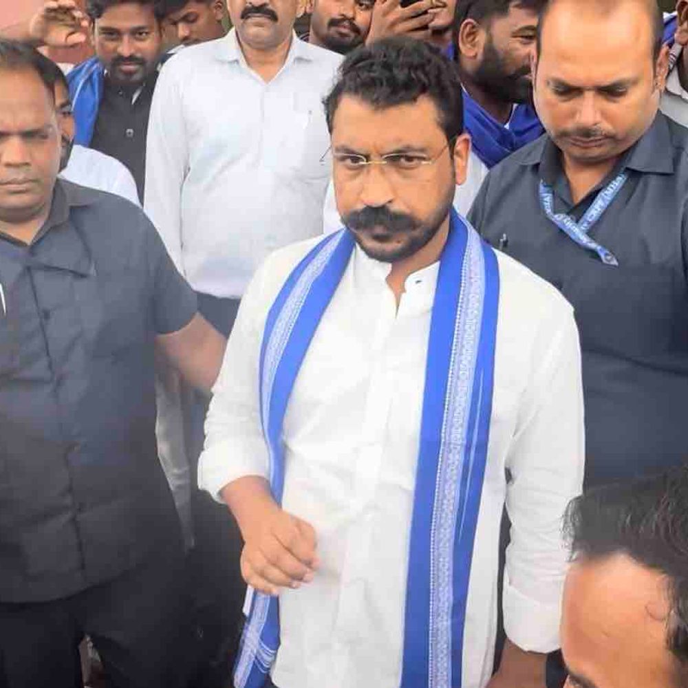 गोरखपुर को ‘स्पेन’ बना दिया, लेकिन गंदगी-जलभराव से जनता परेशान:चंद्रशेखर आजाद बोले- नाम बदलने से हालात नहीं बदलेंगे, स्कूलों की सच्चाई दिखाने से रोका जा रहा
