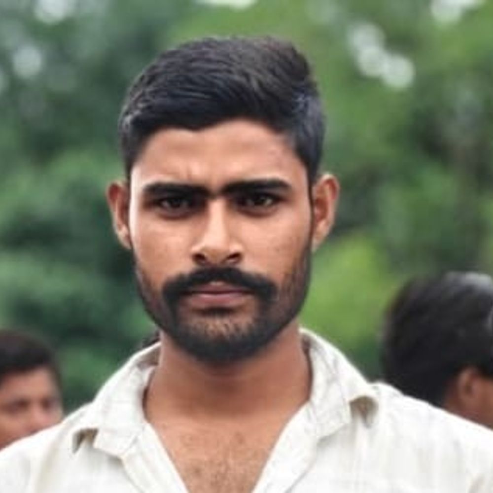लखनऊ में चौकीदार को 15 बार चाकू मारे:खून से लथपथ भागने लगा, 400 मीटर बाद खेत में गिरा; 3 पॉइंट में हत्या की वजह