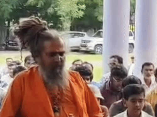 शिवडोले में कथित पथराव के विरोध हिंदू समाज की रैली:दोषियों पर कार्रवाई की मांग, प्रशासन को 2 दिन का अल्टीमेटम दिया