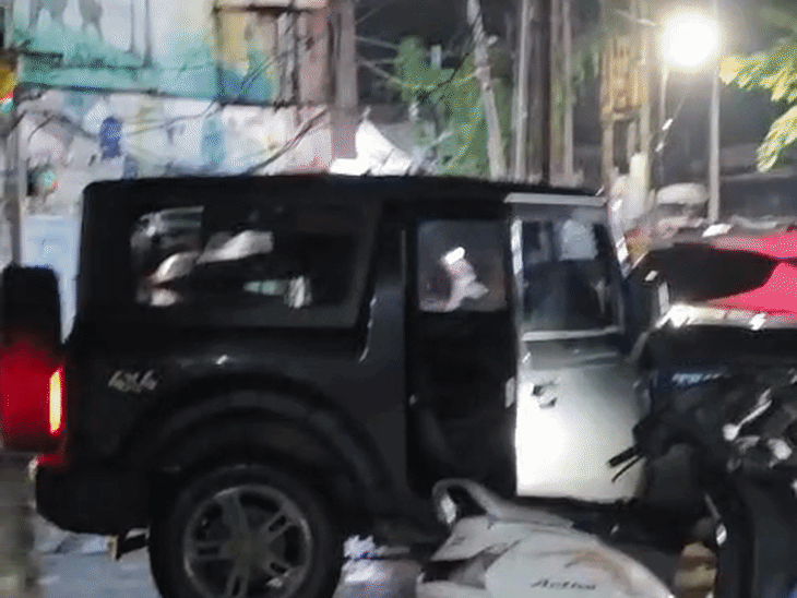 रीवा में थार सवार युवकों का देर रात हुड़दंग:फाटक खोलकर तेज आवाज में बजाए फिल्मी गाने, पुलिस को देख भागे