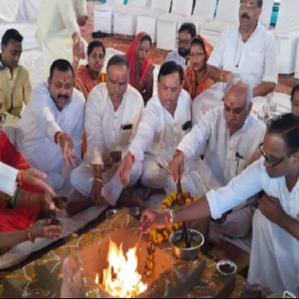 आगरा के 18वें श्रीकृष्ण जन्माष्टमी महोत्सव का शुभारंभ:बल्केश्वर मंदिर में पांच दिन भक्ति और धार्मिक कार्यक्रमों का होगा आयोजन