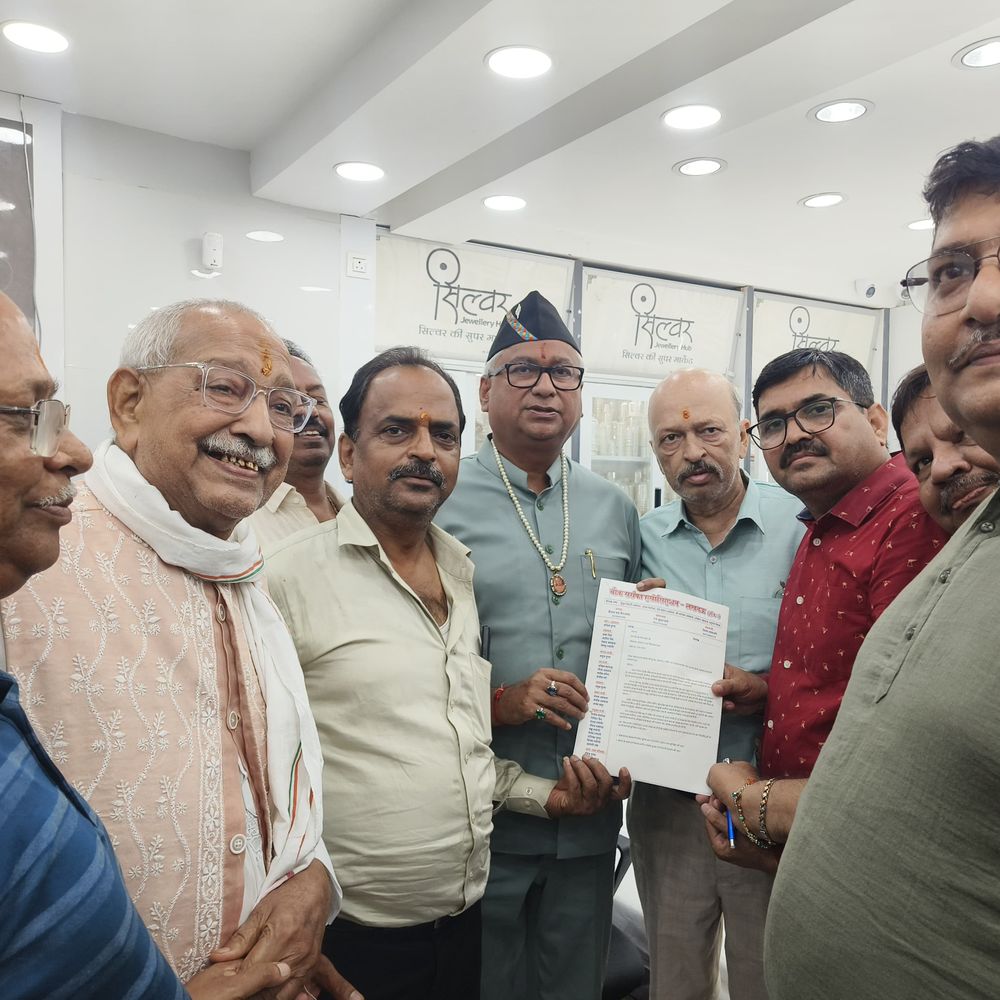 चौक सराफा बाजार की सुरक्षा पर बैठक:व्यापारियों ने विधायक से पार्किंग, ई-रिक्शा और अतिक्रमण समस्याओं के समाधान मांगे