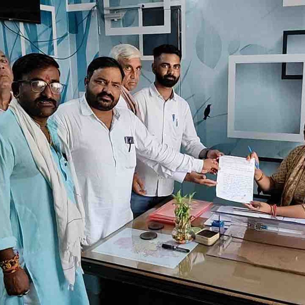 VDO के समर्थन में लामबंद हुए ग्रामीण-जनप्रतिनिधि:बोले- पहले जांच हो, फिर कार्रवाई; तालाबंदी की दी चेतावनी