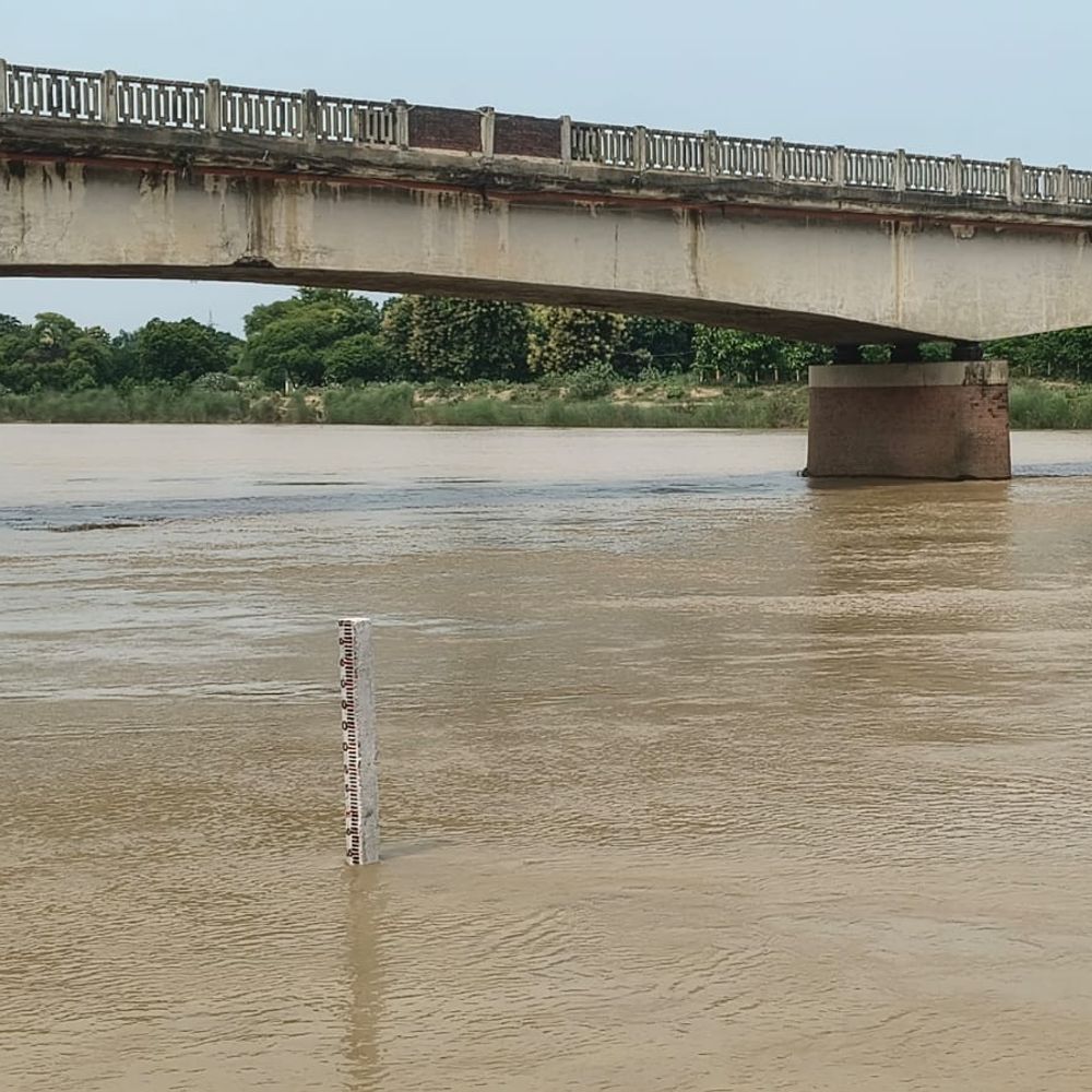 बलरामपुर में राप्ती का जलस्तर सामान्य:बाढ़ की आशंका में प्रशासन अलर्ट, 32 बाढ़ चौकियां तैयार