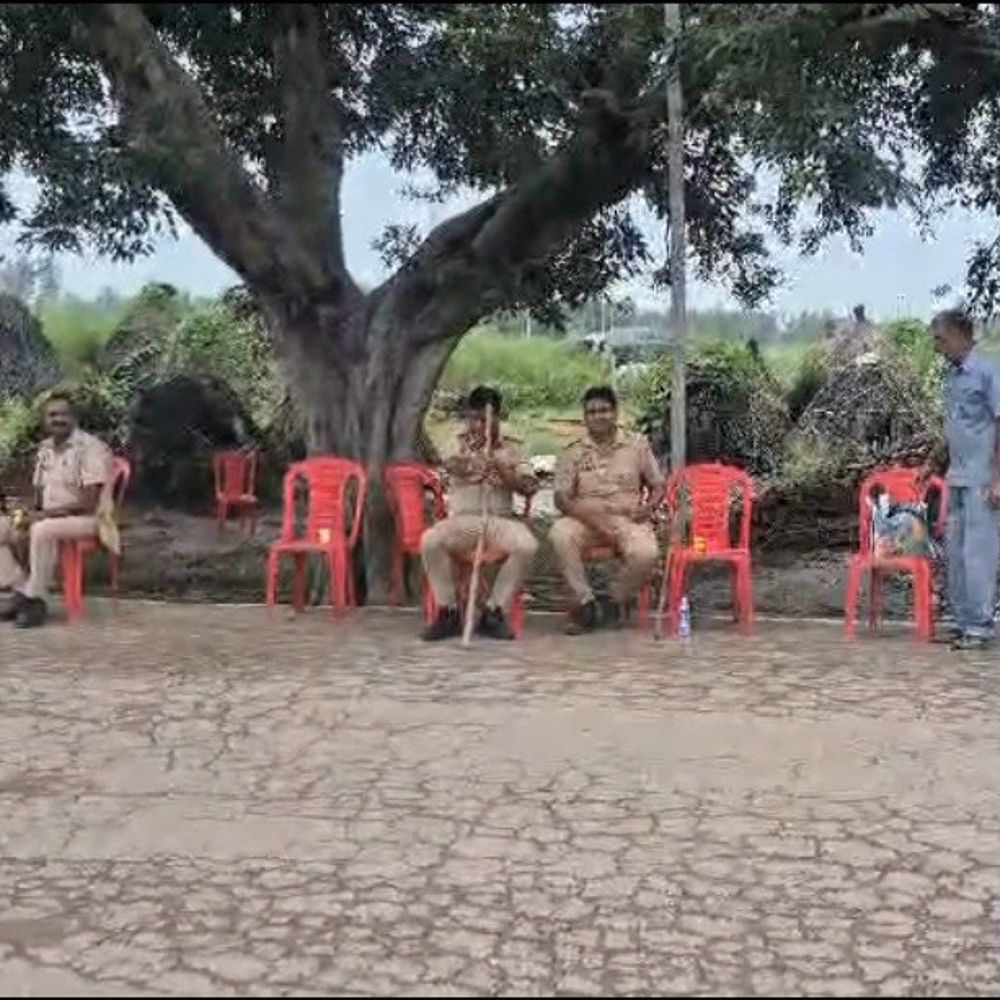 आंबेडकर प्रतिमा को लेकर बवाल की जांच वजीरगंज पुलिस करेगी:बदायूं मे 4 टीमें गिरफ्तारी में जुटीं, बड़े अफसर की भूमिका पर भी सवाल