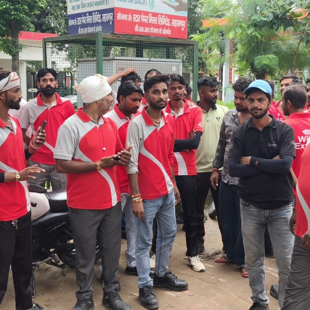 एयरटेल कर्मचारियों ने टीम लीडर पर अभद्रता का आरोप लगाया:सहारनपुर में SSP से शिकायत कर जांच और ट्रांसफर की मांग