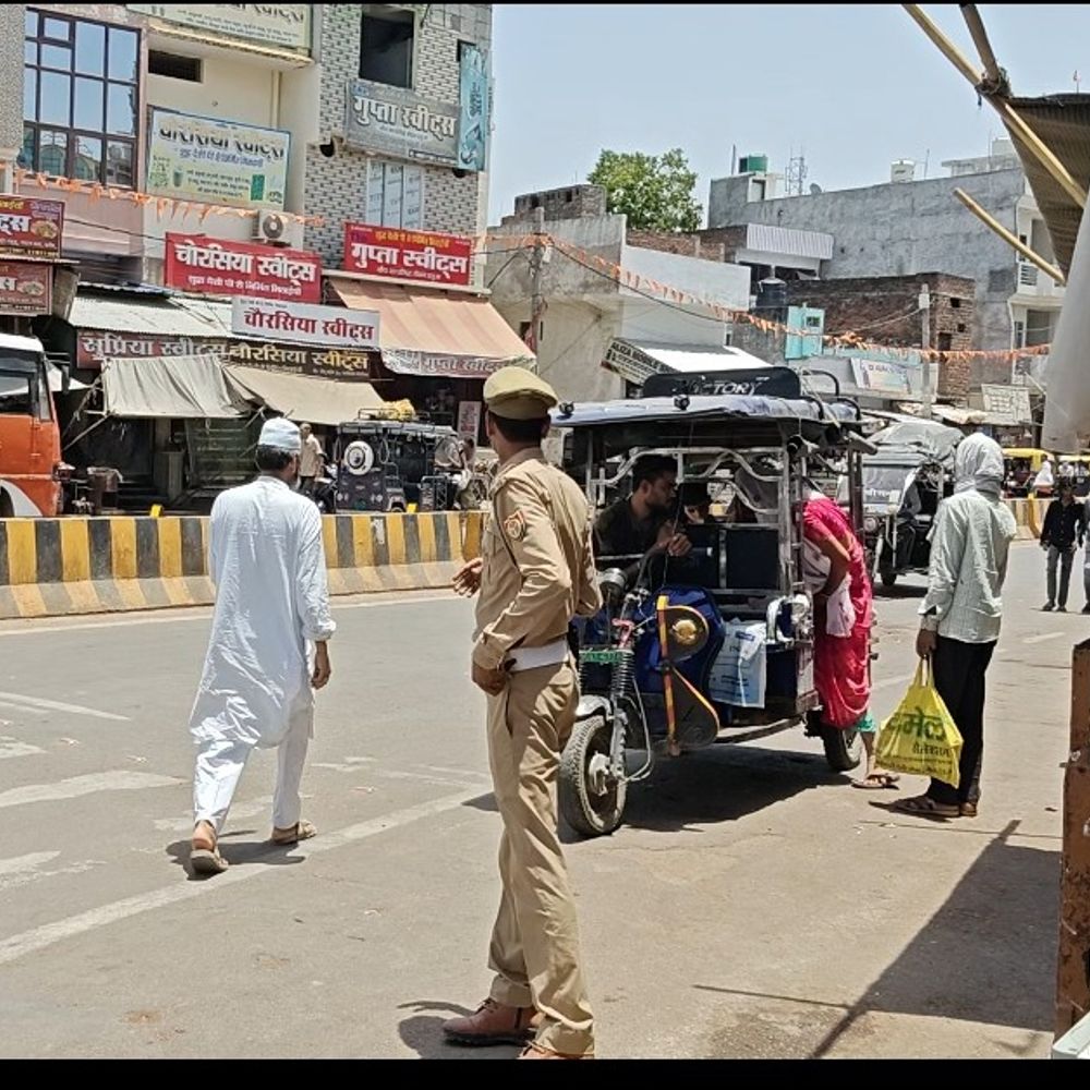 जन्माष्टमी पर बांदा में सुरक्षा का पुख्ता इंतजाम:19 थानों से 2500 पुलिसकर्मी संभालेंगे मोर्चा, CCTV से भी निगरानी
