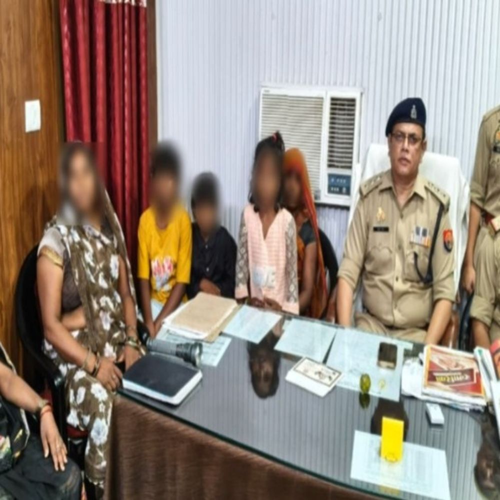 रक्षाबंधन के नेग से घूमने निकल गईं 3 छात्राएं:वाराणसी से बरामद, सुल्तानपुर पुलिस ने 5 घंटे में परिजनों को सौंपा