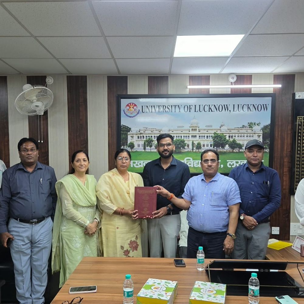 एलयू के आदर्श को मिली पीएचडी उपाधि:प्रो. अवधेश कुमार के निर्देशन में वाणिज्य विषय में पूरा किया