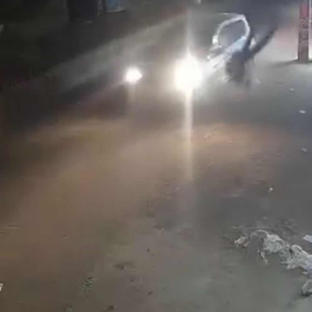 मुरैना में अर्टिगा ने युवक को मारी टक्कर, VIDEO:1 महीने बाद मिले CCTV को परिजनों ने पुलिस को सौंपा