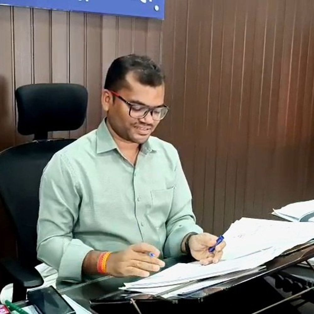 सरकारी राशि में लापरवाही पर तत्कालीन पंचायत सचिव निलंबित:स्कूल भवन निर्माण के लिए निकाला 7.96 लाख, मौके पर मिला सिर्फ 1.86 लाख का काम