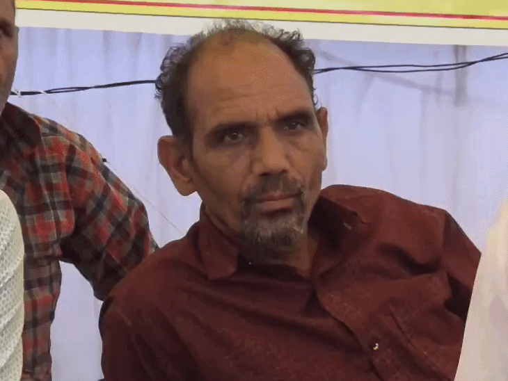 कल्पना मिश्रा के पिता का दूसरे दिन भी धरना जारी:रीवा में बोले- न्याय नहीं मिला, दोषियों पर FIR नहीं हुई तो नहीं उठूंगा