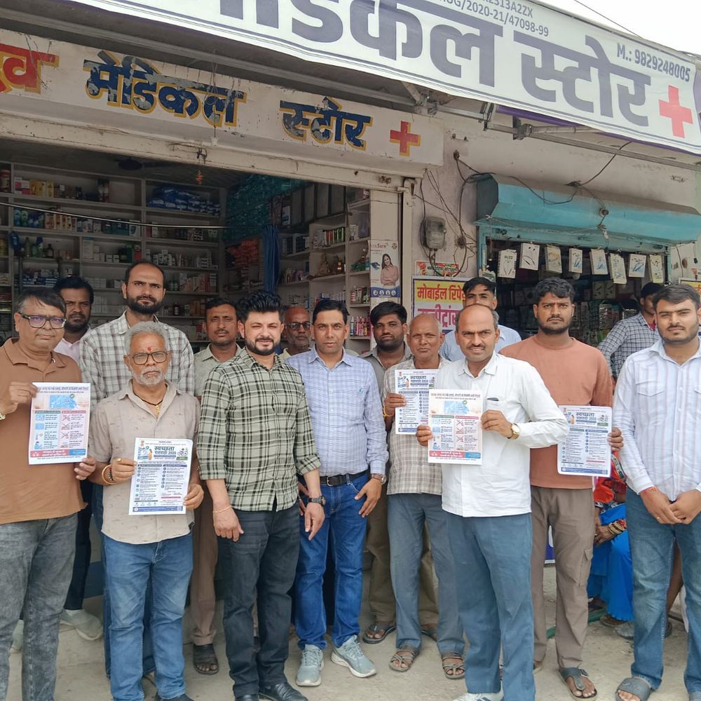 कोटपूतली दवा मार्केट में स्वच्छता पखवाड़े की शुरुआत:15 सितंबर तक चलेगा अभियान, विभाग ने किया पोस्टर विमोचन