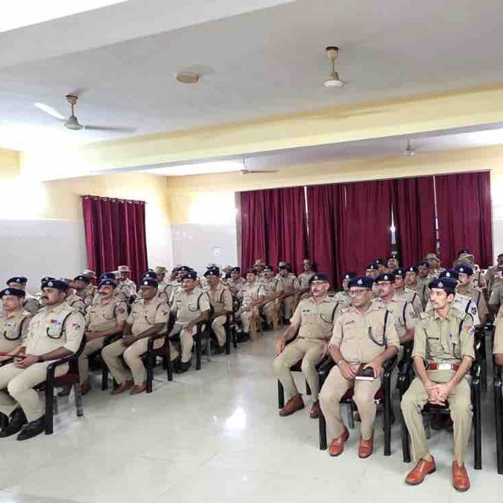 कानपुर में RPF अधिकारियों का सुरक्षा सम्मेलन हुआ:वरिष्ठ मंडल सुरक्षा आयुक्त ने दिए अहम निर्देश, यात्रियों की सुरक्षा को बताया सर्वोच्च प्राथमिकता