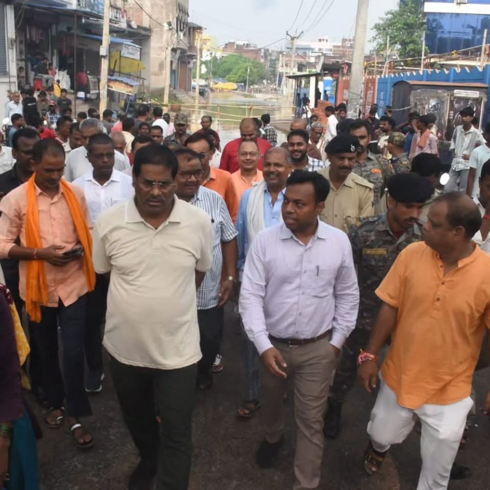 मंत्री ने दरधा नदी के बढ़ते जलस्तर का इंस्पेक्शन किया:जहानाबाद में प्रमोद चंद्रवंशी ने अधिकारियों को दिए सुरक्षा और राहत के निर्देश
