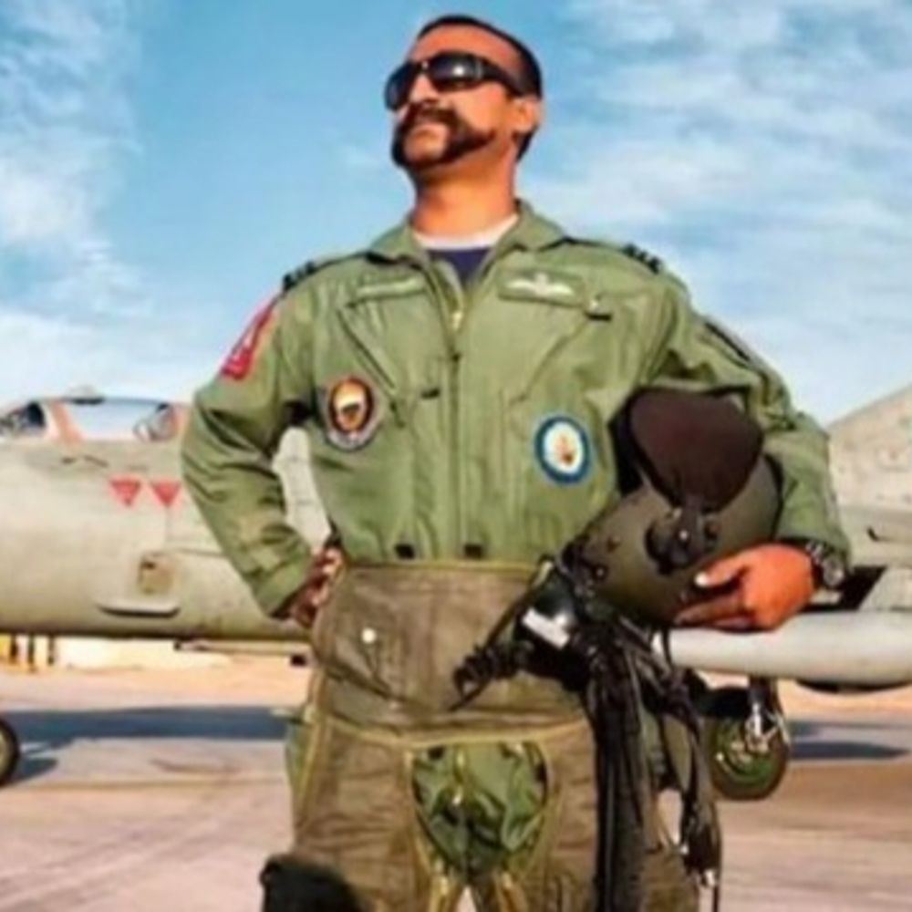 पाकिस्तानी फाइटर जेट गिराने वाले अभिनंदन ने एयरफोर्स छोड़ी:प्राइवेट एयरलाइन ज्वाइन की; 2019 एयर स्ट्राइक में PoK में पकड़ाए थे, फिर रिहा हुए