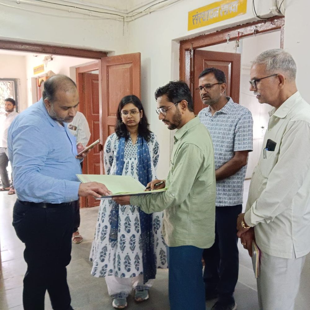 हिंडोली पंचायत समिति में सीईओ का औचक दौरा:अनुपस्थित कार्मिकों पर कार्रवाई, योजनाओं की प्रगति में तेजी लाने के निर्देश