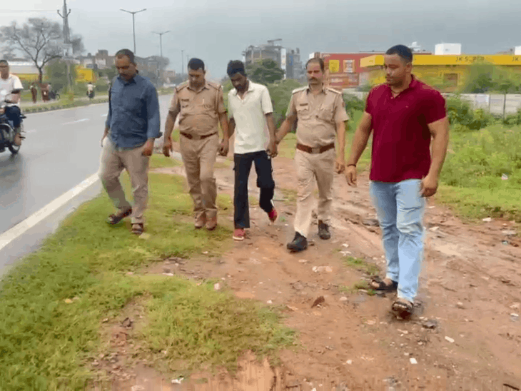 फायरिंग के मामले में 20 हजार का इनामी हिस्ट्रीशीटर गिरफ्तार:3 महीने से चल रहा था फरार, पिस्टल और कारतूस बरामद