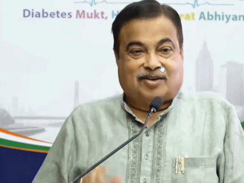 गडकरी बोले- सभी राज्य बाइक टैक्सी को मंजूरी दें:8 करोड़ रोजगार मिलेंगे; ट्रैफिक नियम तोड़ने पर ड्राइविंग लाइसेंस सस्पेंड-कैंसिल होगा