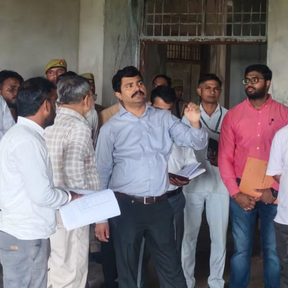 एटा में डीएम ने पॉलिटेक्निक कॉलेज का निरीक्षण किया:कहा- निर्माण में गुणवत्ता से समझौता नहीं, काम समय पर पूरा करें