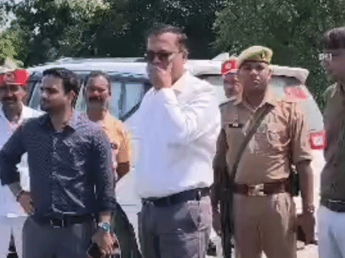 दियूनी-बैराज से गर्रा नदी में छोड़ा गया 35502 क्यूसेक पानी:शाहजहांपुर में डीएम ने गर्रा नदी पर व्यवस्थाएं परखी
